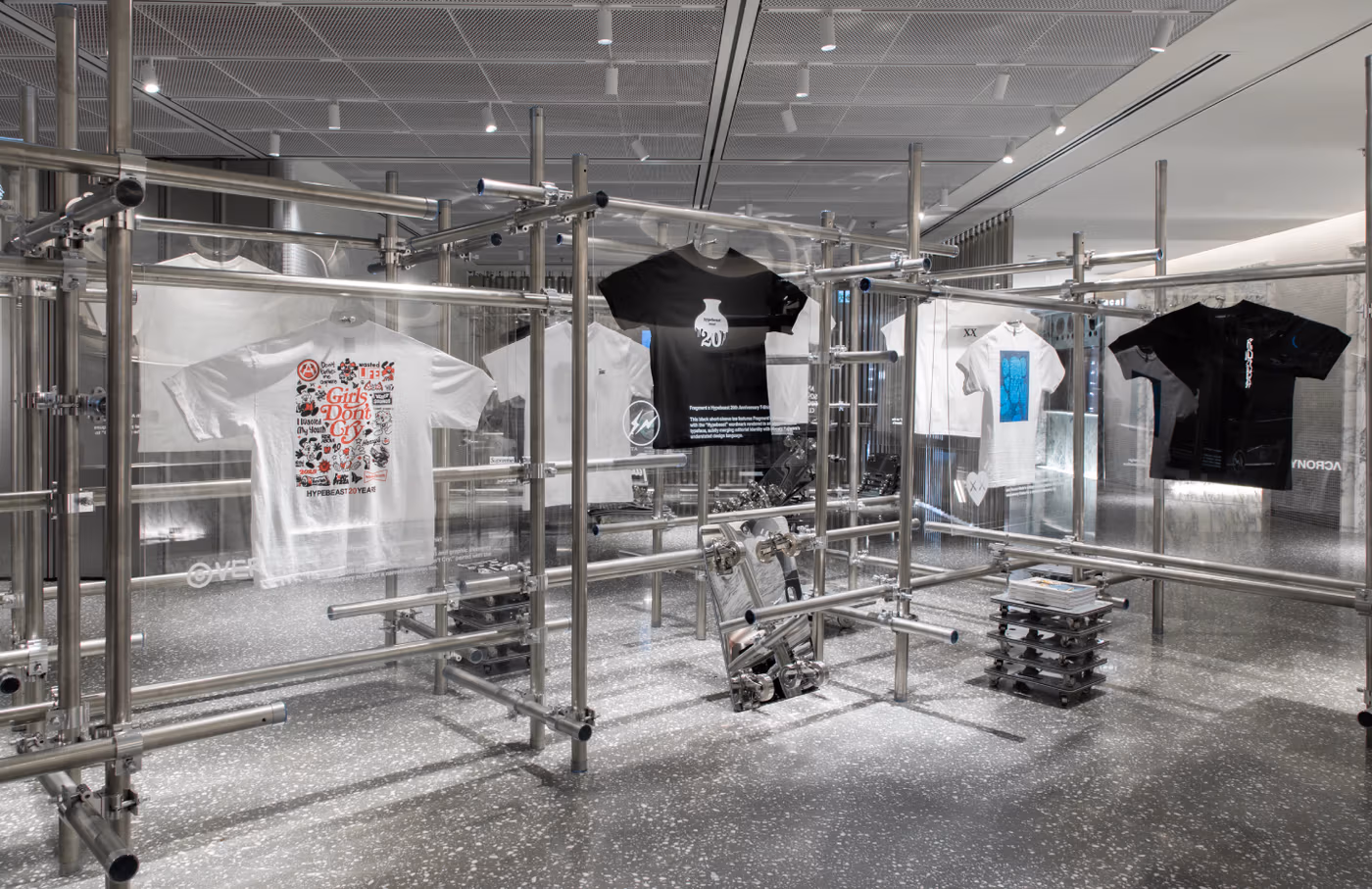 Hypebeast célèbre 20 ans de culture streetwear avec une exposition T-shirt anniversaire à Hong Kong