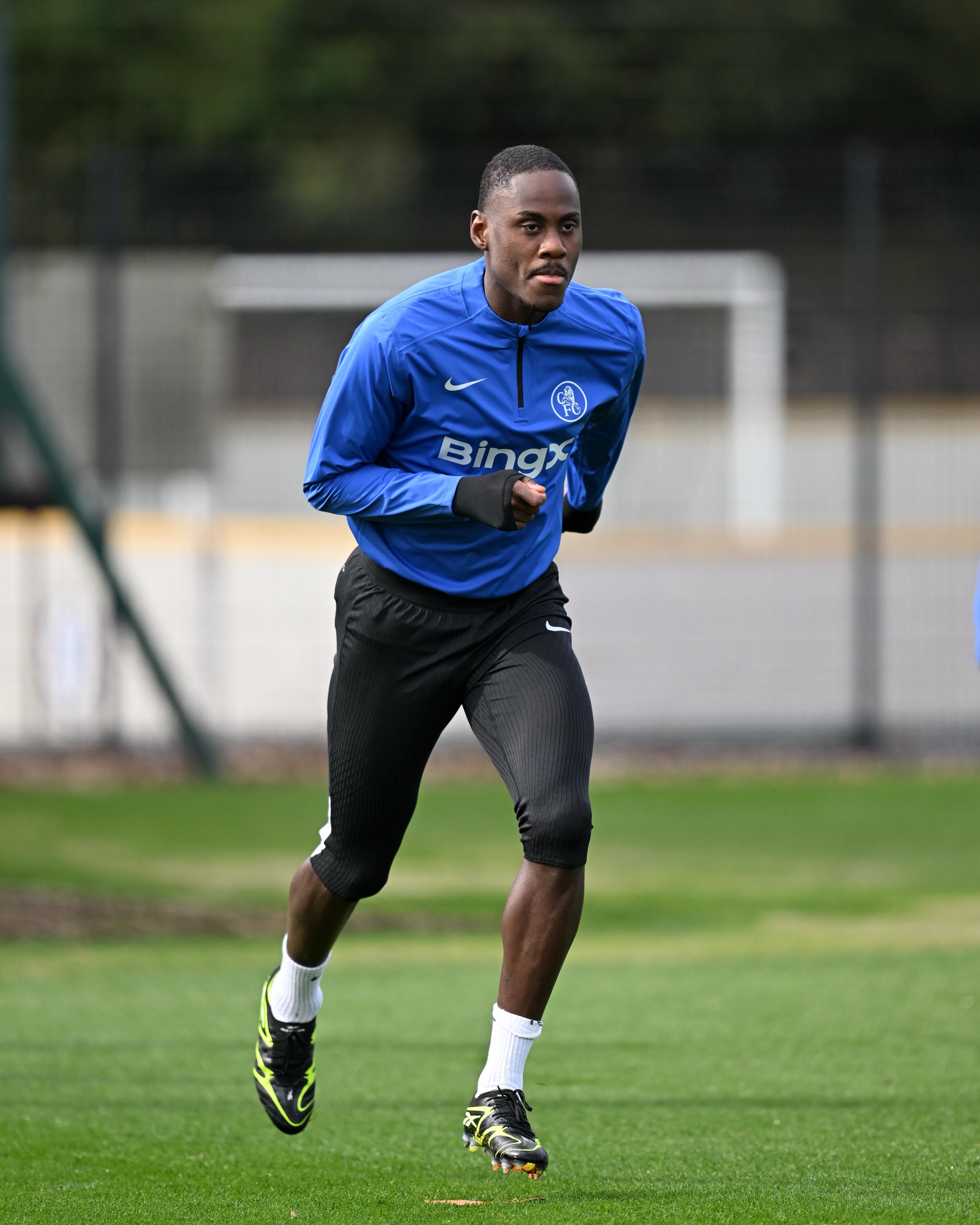 Reebok recrute le défenseur Trevoh Chalobah pour renforcer son retour dans le football, photo 1