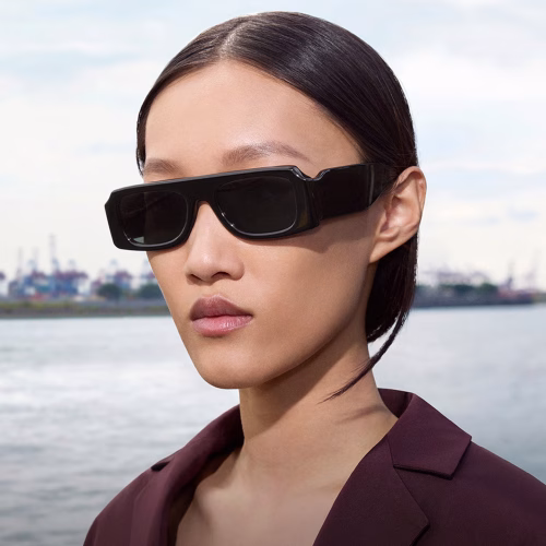 Jil Sander x Oliver Peoples : première collection de lunettes pour une collaboration durable