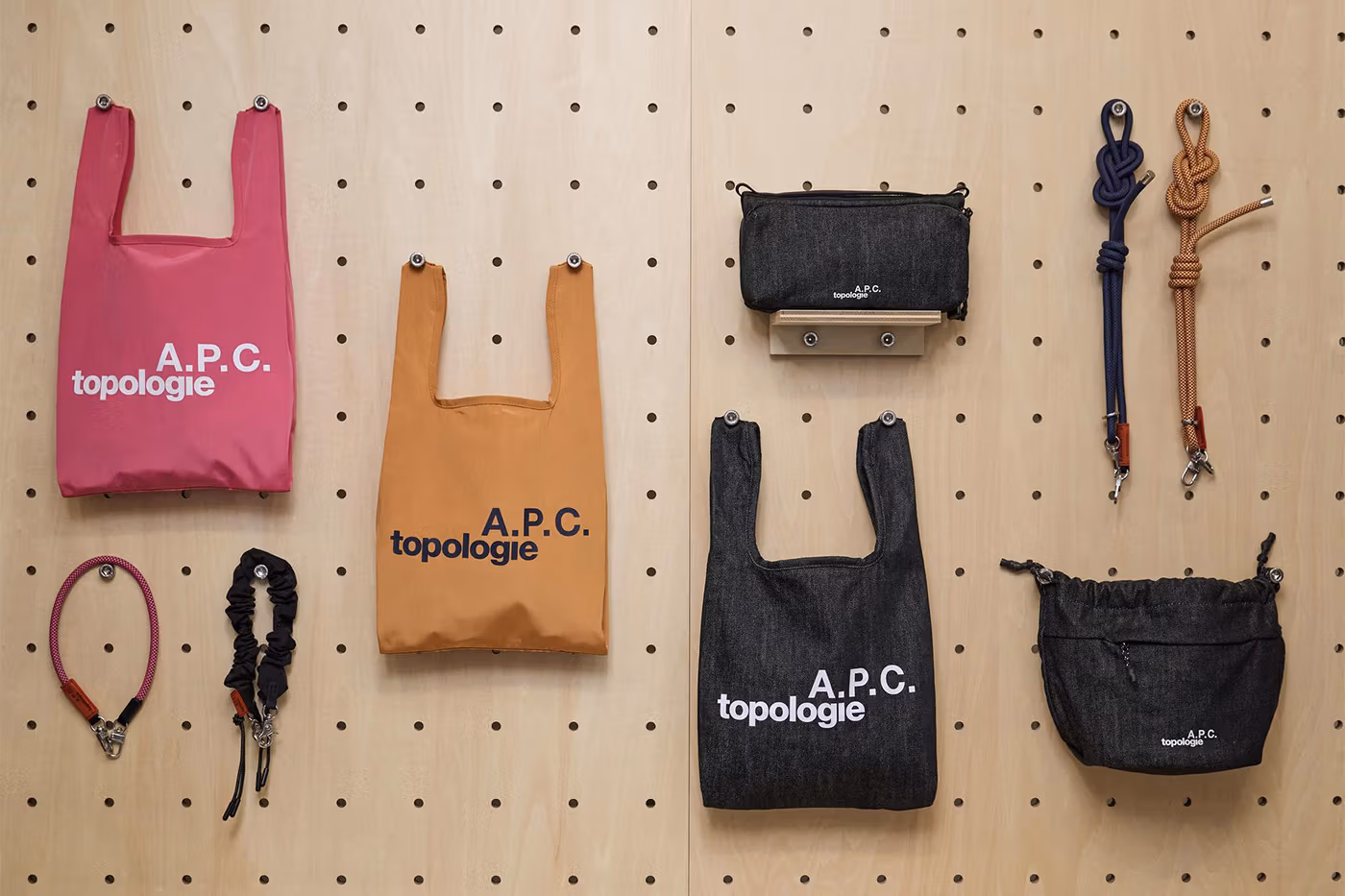 A.P.C. x Topologie : une seconde capsule entre denim iconique et design technique