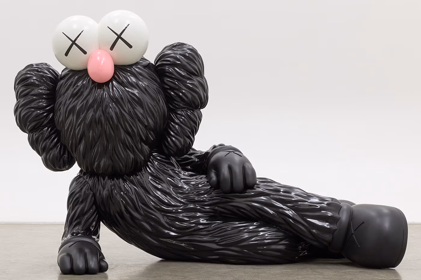 KAWS à l’ALBERTINA MODERN : l’exposition “Art & Comix” célèbre le dialogue entre pop culture et art contemporain