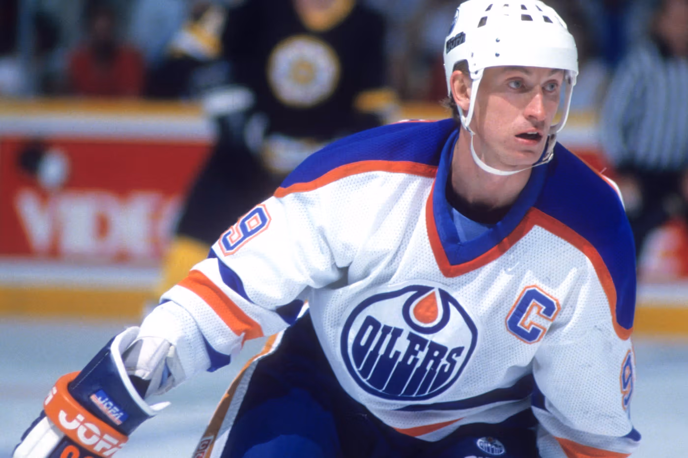 Un maillot de Wayne Gretzky vendu 2,8 M$ : un record historique pour les objets de collection sportifs