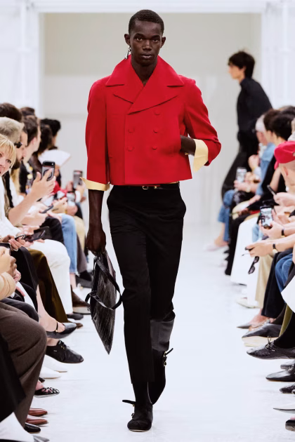 Celine Homme Printemps-Été 2027 : Michael Rider signe une première collection entre force et délicatesse