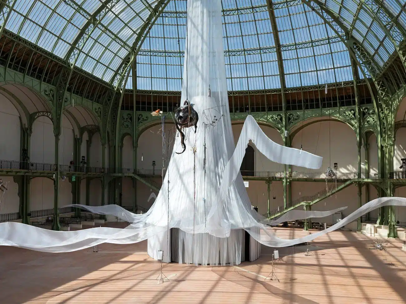 Laure Prouvost transforme le Grand Palais en expérience immersive avec We Felt a Star Dying