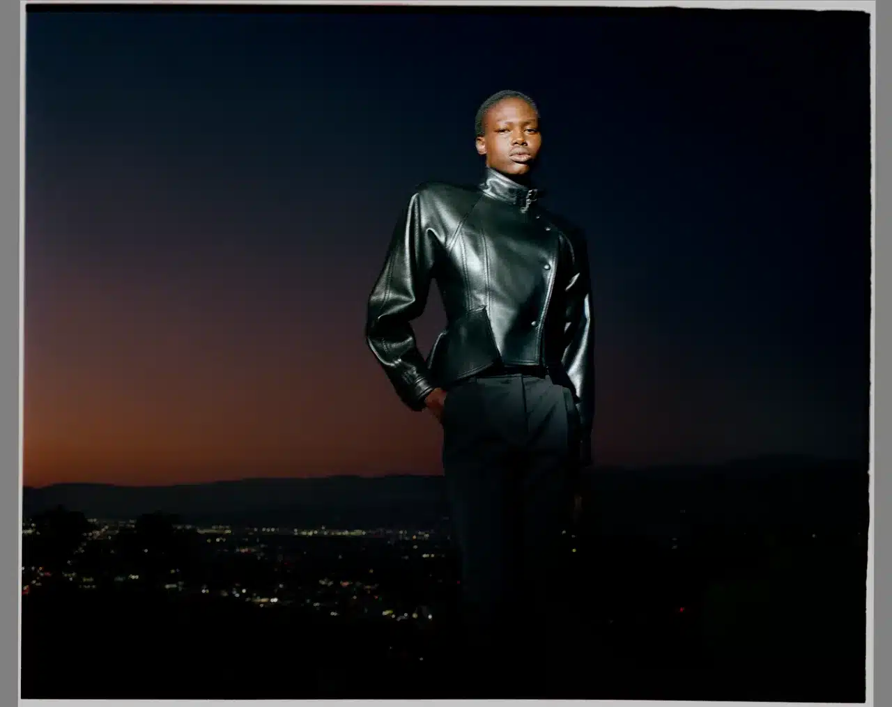Balmain dévoile la première campagne d’Antonin Tron, un hommage au cinéma noir et aux héroïnes iconiques