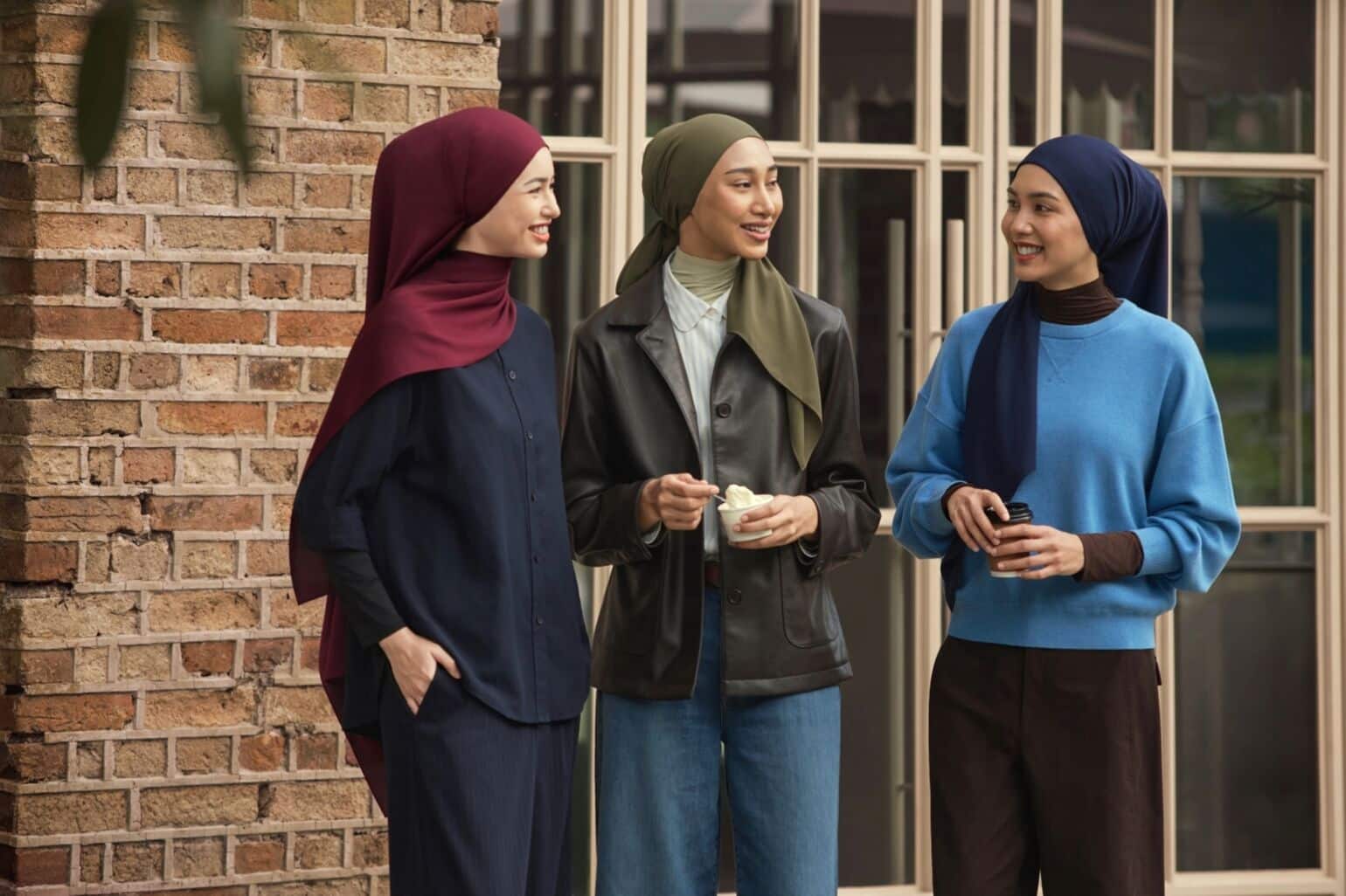 UNIQLO lance sa première collection permanente de hijabs et renforce son engagement dans la mode inclusive