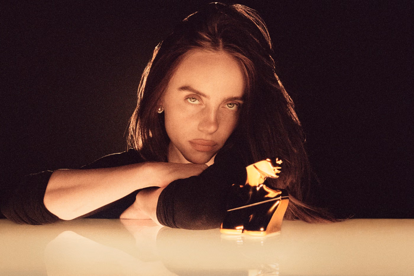 Billie Eilish dévoile Eilish Intense, une nouvelle eau de parfum gourmande pensée pour la nuit