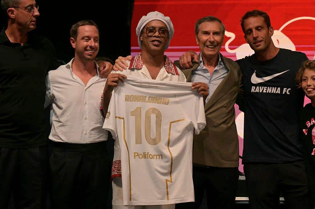Ronaldinho de retour à 46 ans : la légende brésilienne rejoint Ravenna