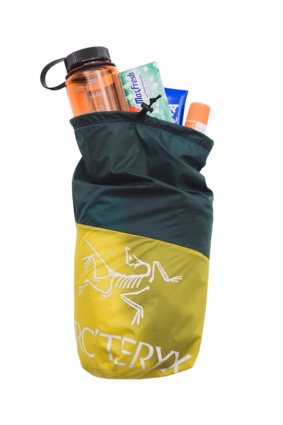 Arc’teryx et BEAMS transforment leurs chutes de GORE-TEX en sacs uniques