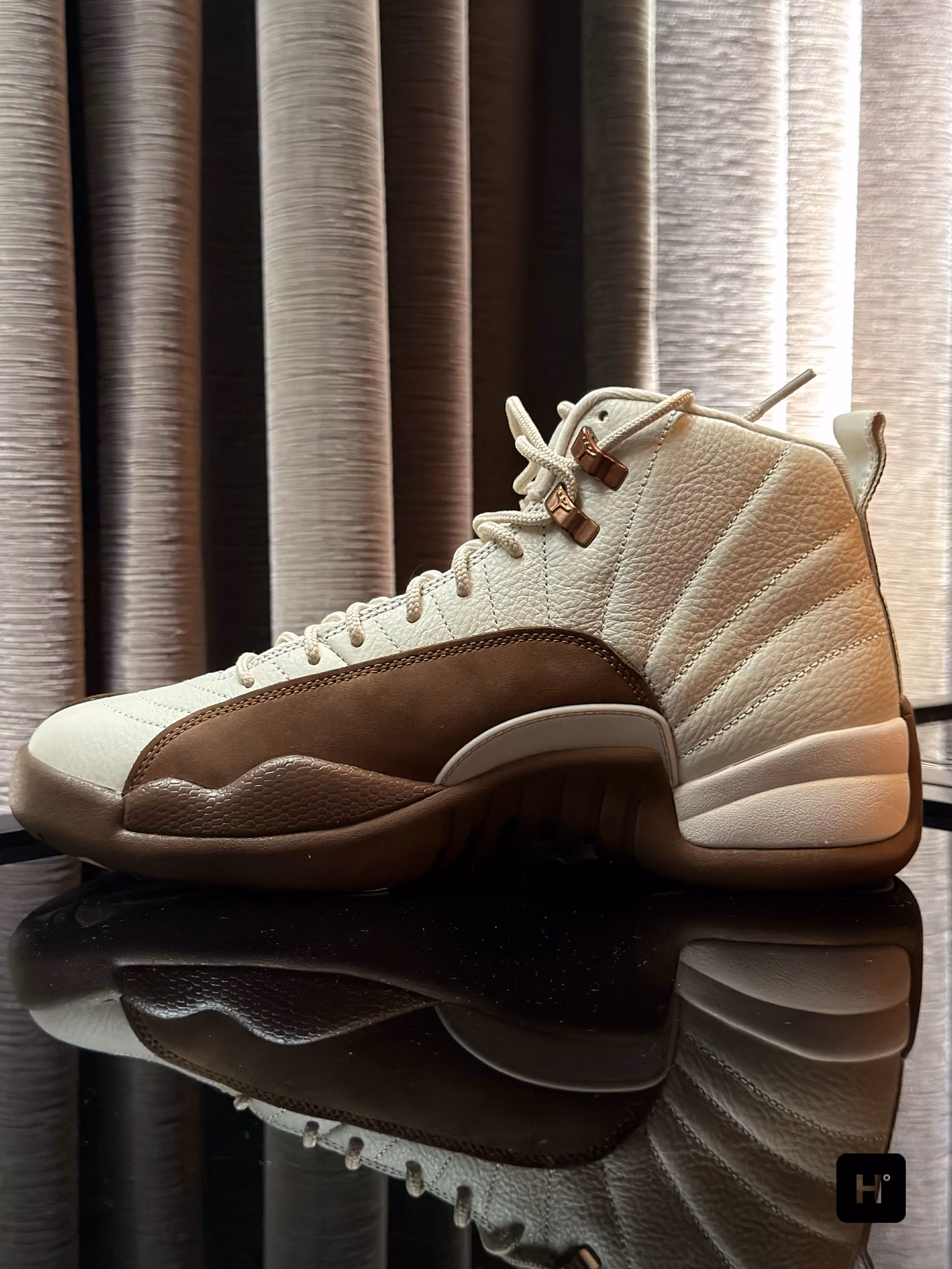 Air Jordan 12 « Fireside » : Jordan Brand réchauffe l’automne avec une palette crème et marron
