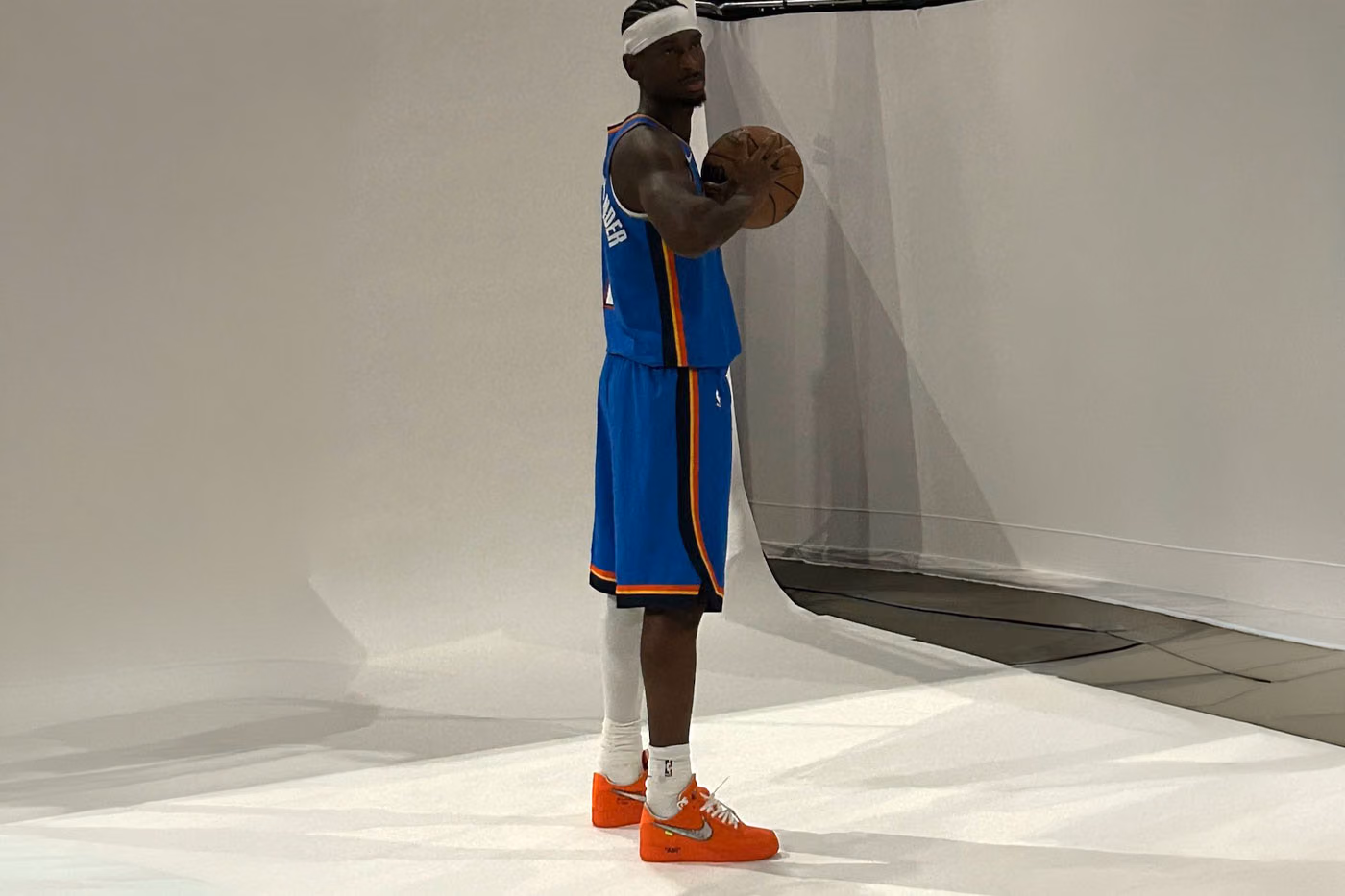 SHAI GILGEOUS-ALEXANDER DÉVOILE UNE MYSTÉRIEUSE VIRGIL ABLOH ARCHIVE x NIKE AIR FORCE 1 LOW ORANGE