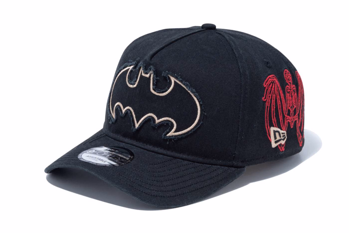 New Era Japan réunit Batman et les icônes du slasher sur une collection de casquettes