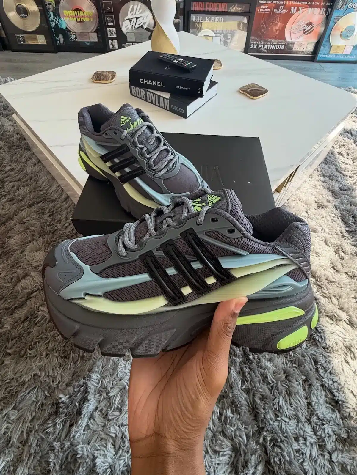 Pharrell x adidas Adistar Jellyfish “Core Black/Multicolor” : premier aperçu