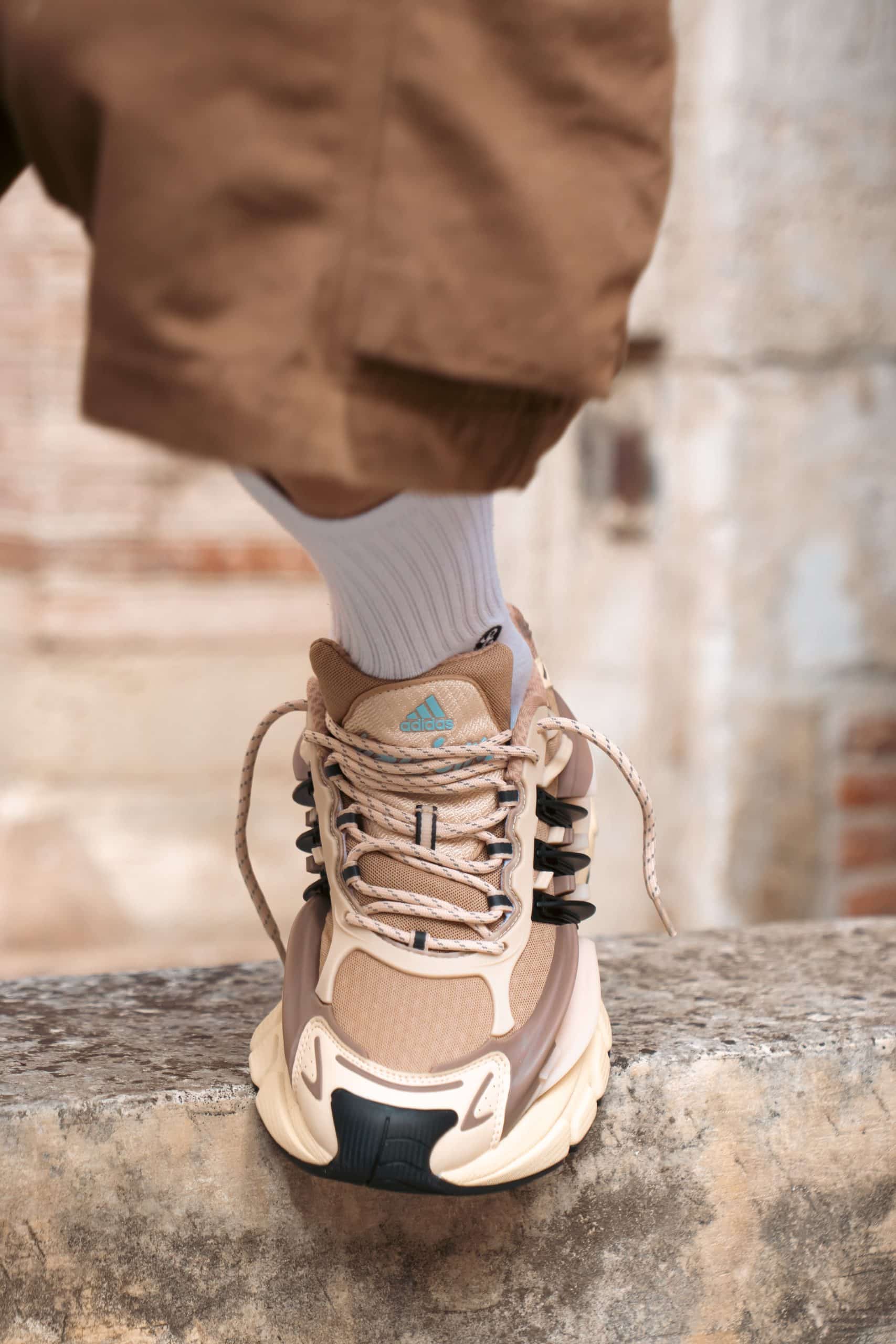 PHARRELL x ADIDAS JELLYFISH « CRYSTAL SAND » : UNE VERSION PLUS DOUCE DE LA SILHOUETTE FUTURISTE