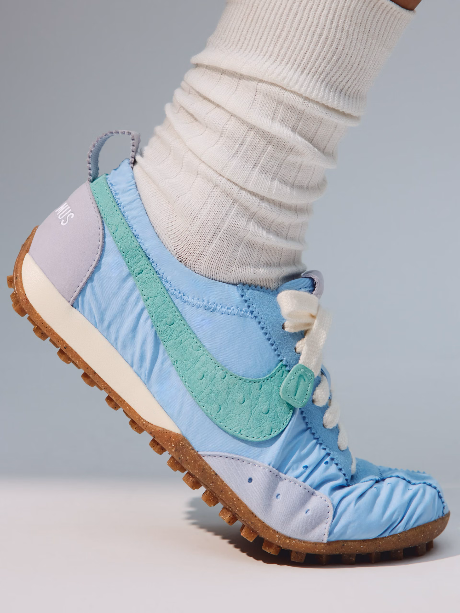 Jacquemus x Nike JacuMoon « Multi-Blue » : un nouveau coloris exclusif pour célébrer l’arrivée de Jacquemus à Miami