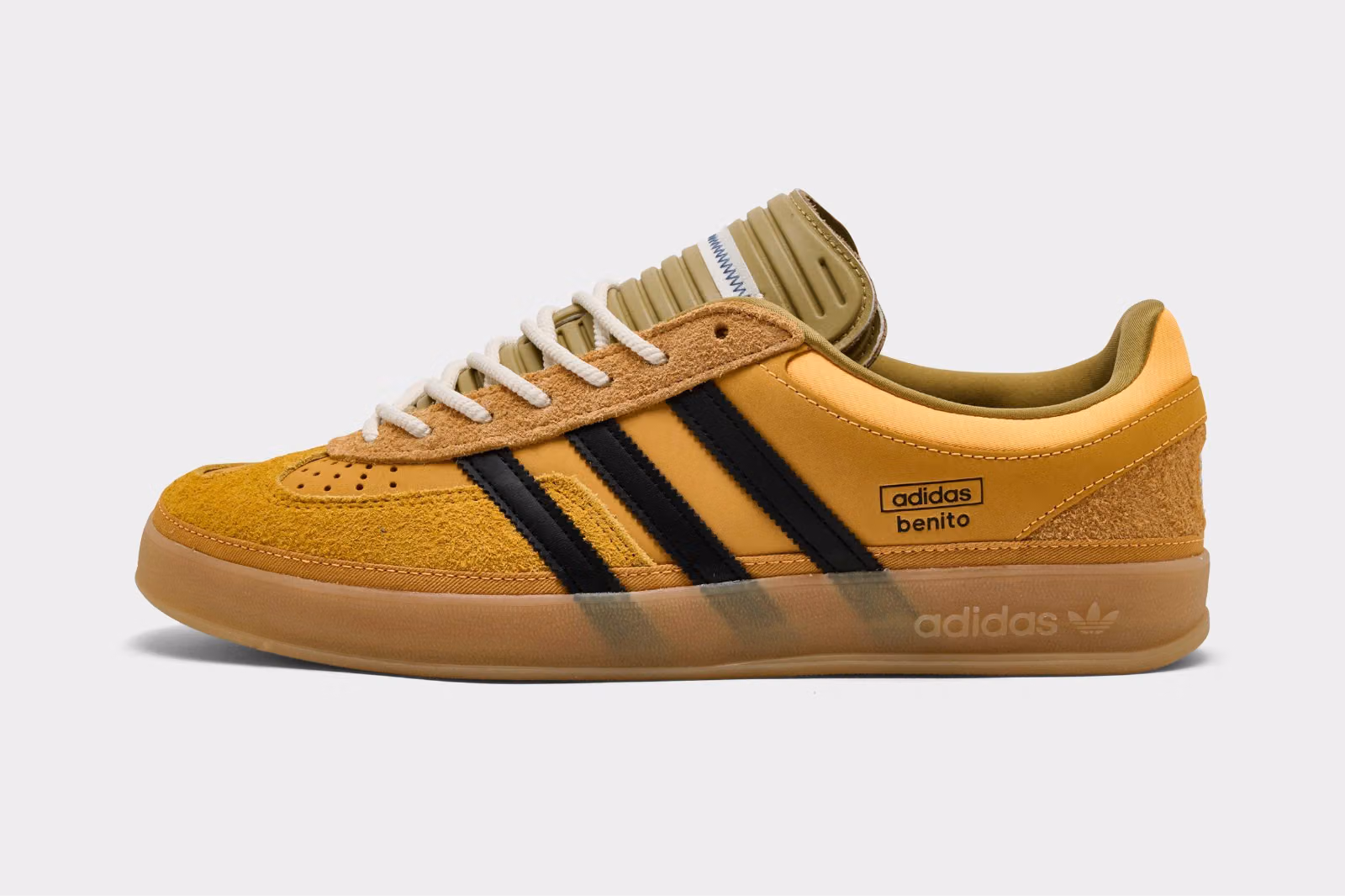 BAD BUNNY x ADIDAS GAZELLE INDOOR « SOLAR GOLD » : BENITO RÉCHAUFFE SA SILHOUETTE SIGNATURE