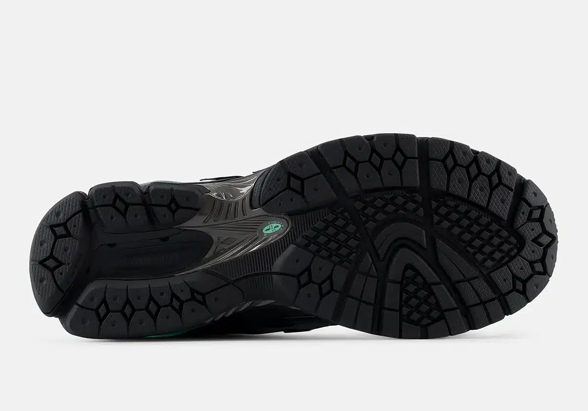 NEW BALANCE 1906A « BLACK/BRIGHT MINT » : LE RUNNER DÉCONSTRUIT S’HABILLE DE NOIR ET DE MENTHE, photo 4
