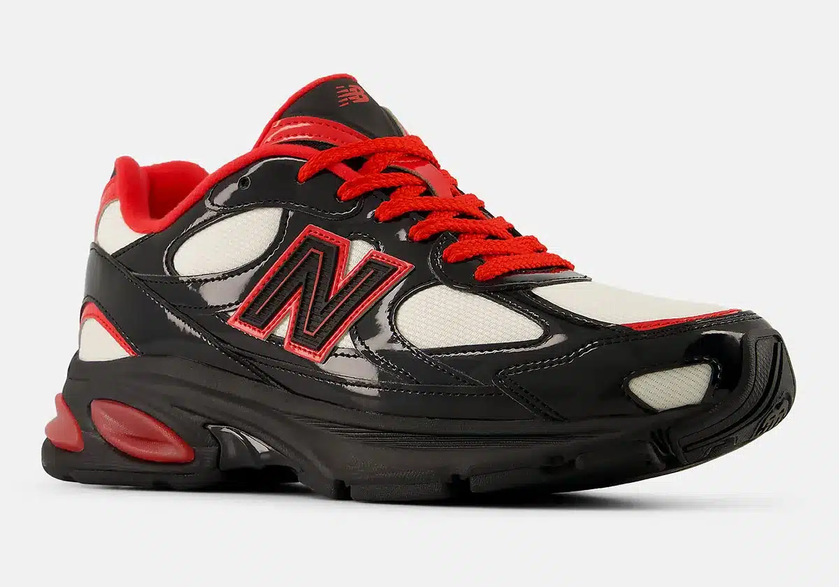 New Balance 2010 « Firecracker » : le cuir verni noir s’embrase de rouge, photo 5