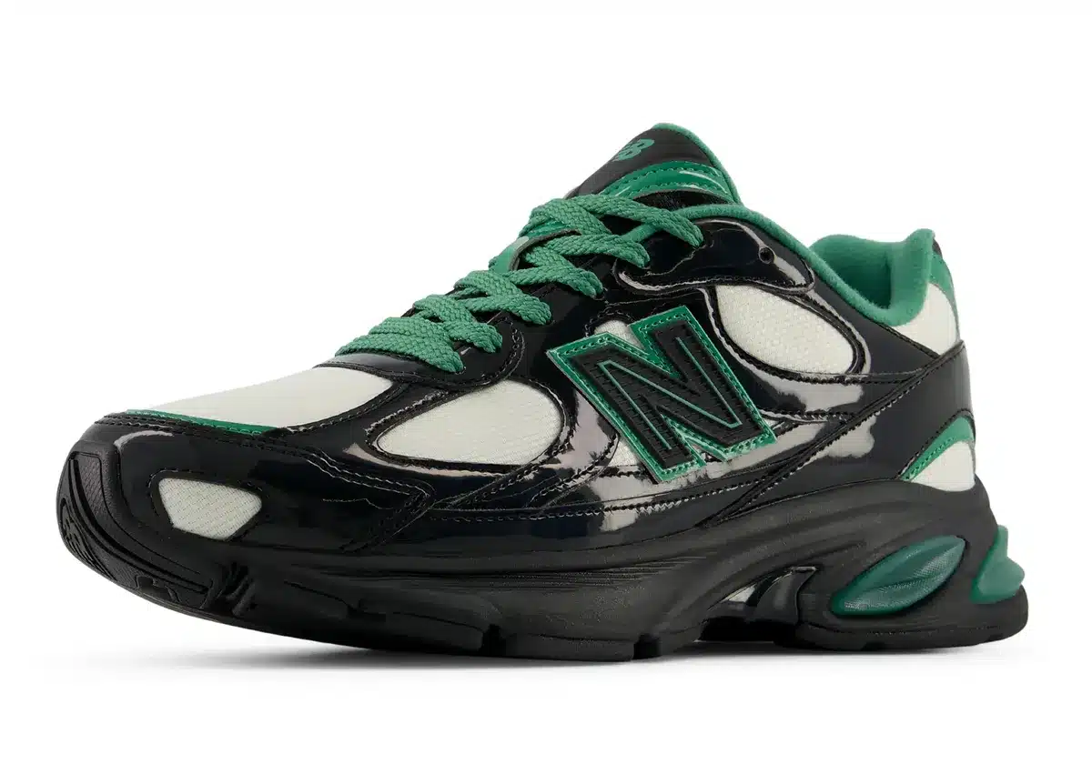 New Balance 2010 « Black/Green » : le cuir verni s’empare de la nouvelle silhouette lifestyle