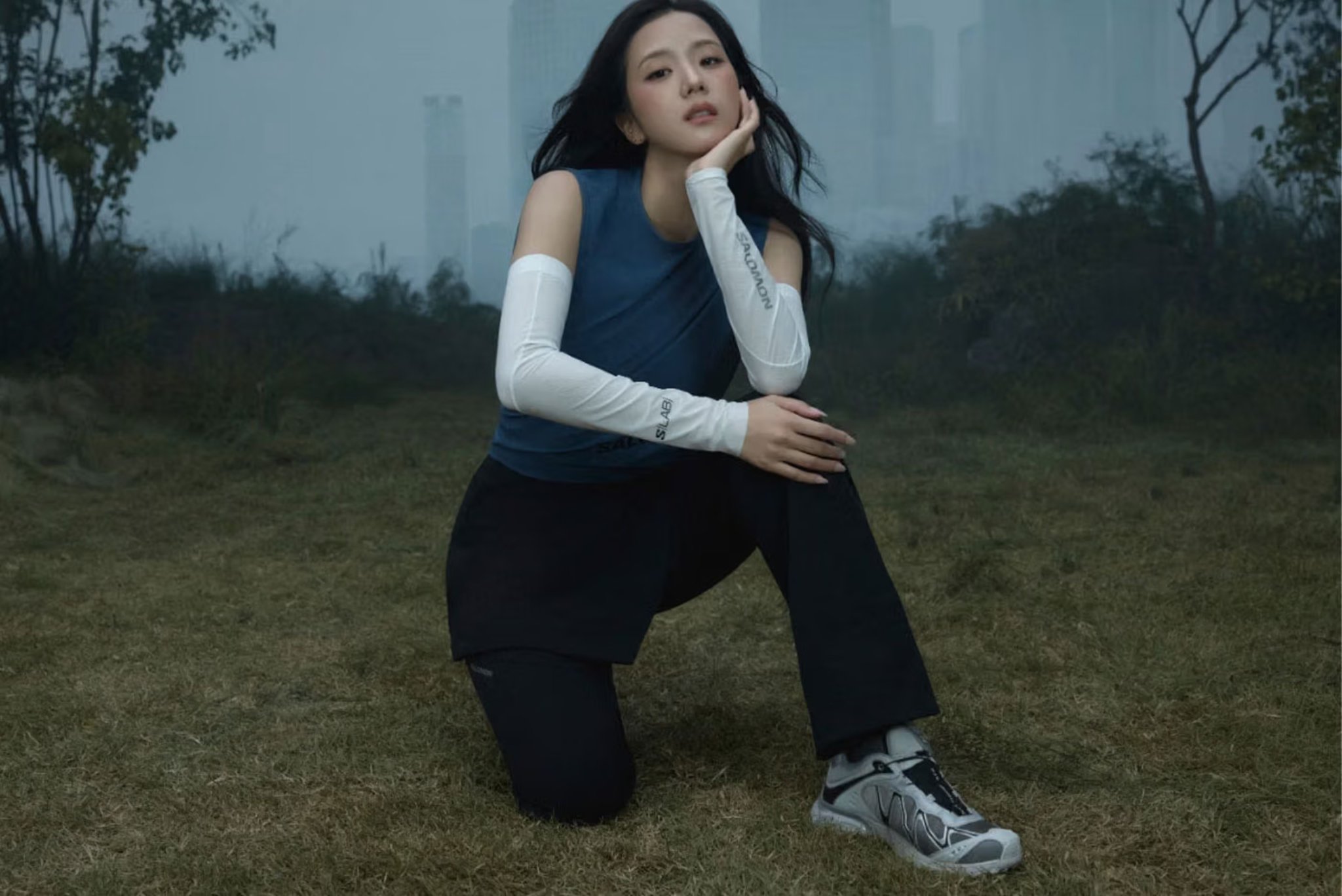 JISOO x SALOMON : LA STAR DE BLACKPINK DÉVOILE SA PREMIÈRE CAMPAGNE MONDIALE « IN THE OPEN »