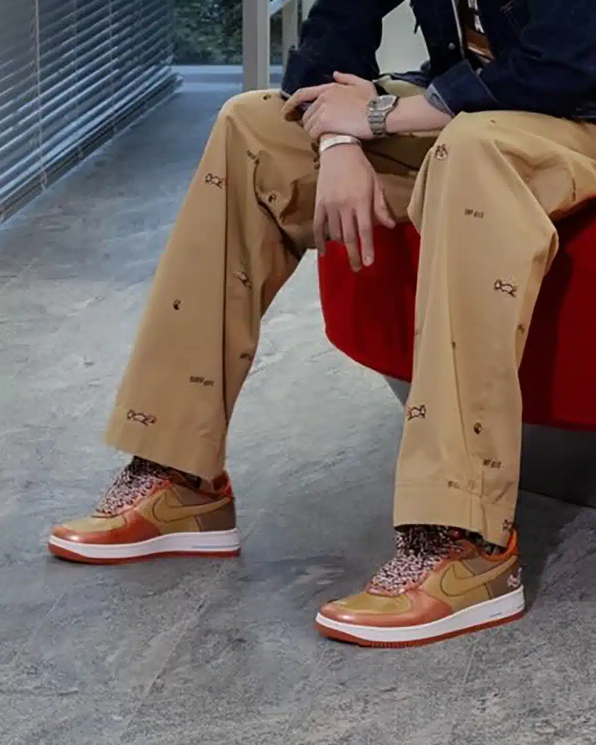NIGO x J-HOPE x NIKE AIR FORCE 1 ’01 « BURNT SUNRISE » : UNE COLLABORATION À TROIS SE DÉVOILE À TOKYO
