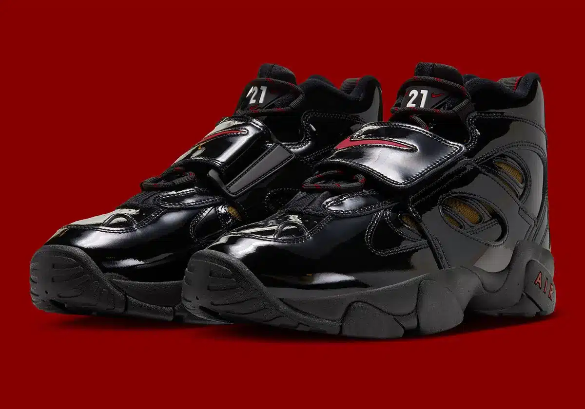 NIKE AIR DIAMOND TURF 2 « BLACK PATENT » : LE MODÈLE DE DEION SANDERS PASSE AU NOIR BRILLANT