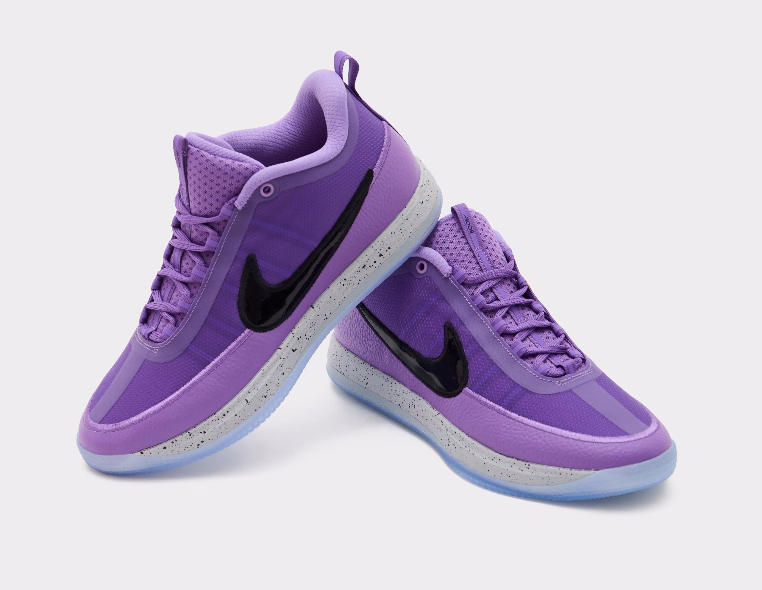 Nike Book 2 « Be Legendary » : Devin Booker rend hommage à Kobe Bryant et à une paire devenue mythique