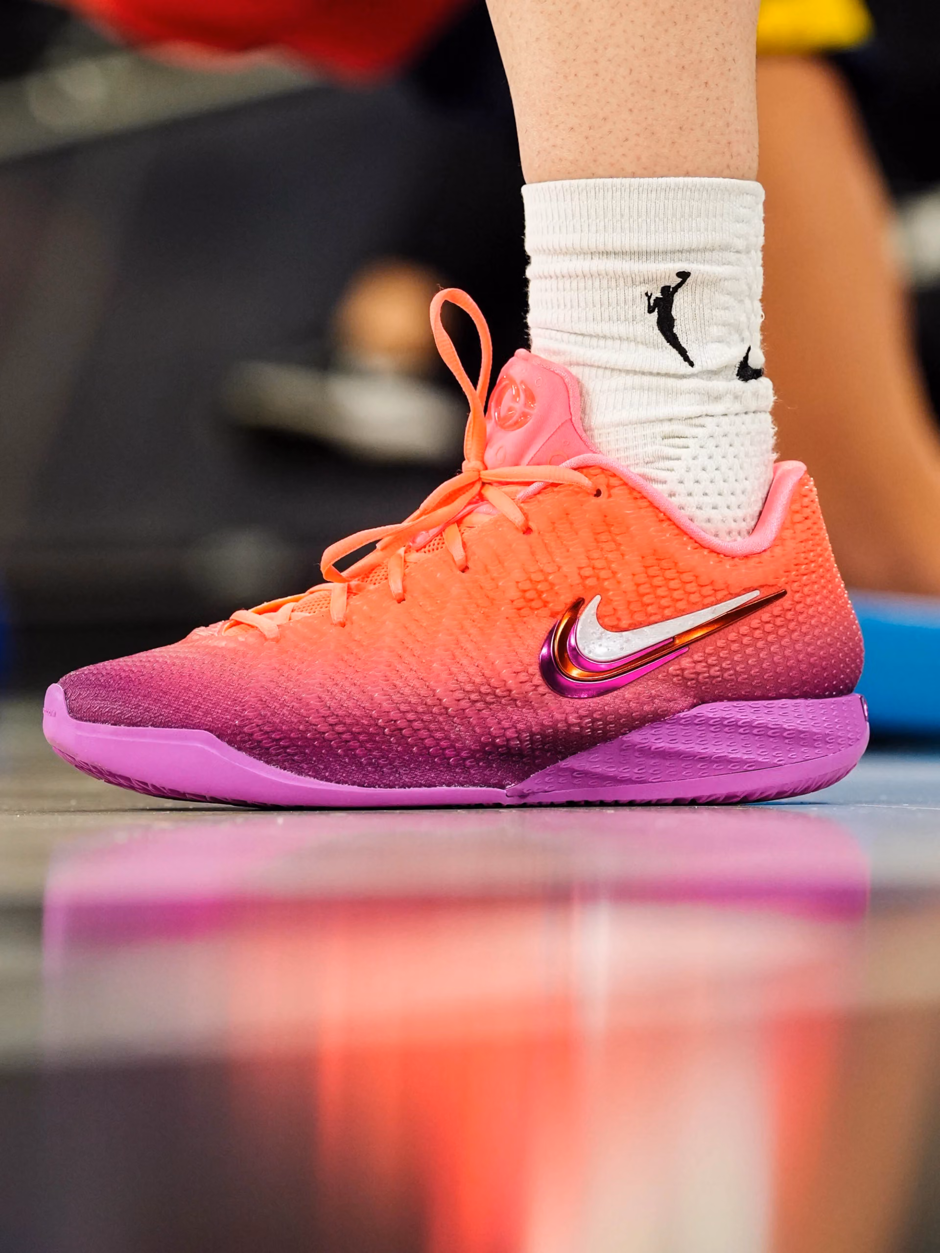 NIKE CAITLIN 1 « BERRY FADE » : CAITLIN CLARK DÉVOILE UN NOUVEAU COLORIS DÉPAREILLÉ POUR 2027