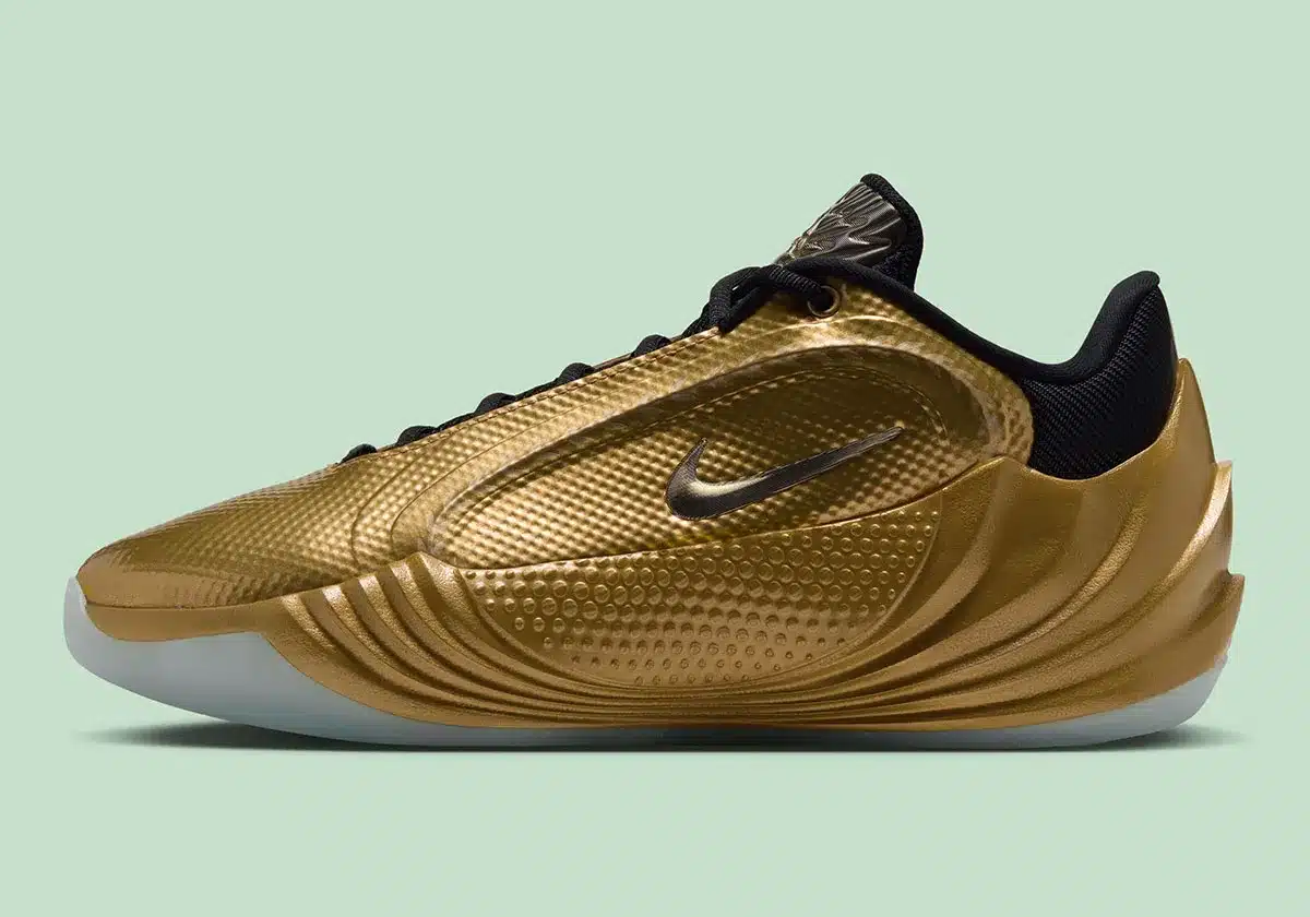 Nike Giannis Freak 8 « Metallic Gold » : le Greek Freak passe en mode or pour la saison 2026-2027