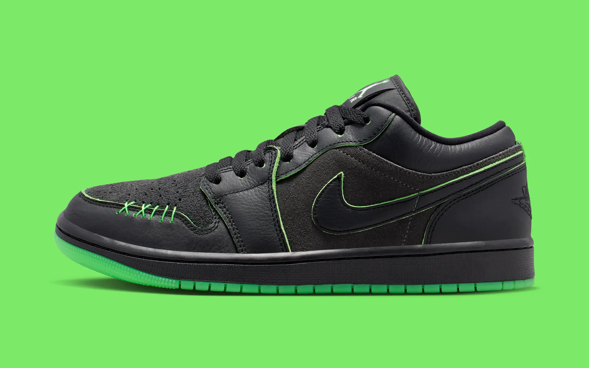 Air Jordan 1 Low « Black/Scream Green » : Jordan Brand prépare Halloween 2026 dans une ambiance sombre et phosphorescente