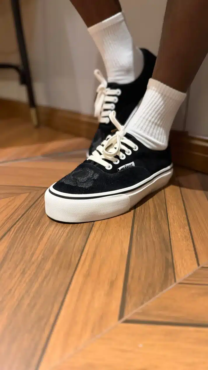 ROSYNE AFOKPA BLOOM : UNE SNEAKER NOIRE MINIMALISTE LIMITÉE À SEULEMENT 90 PAIRES