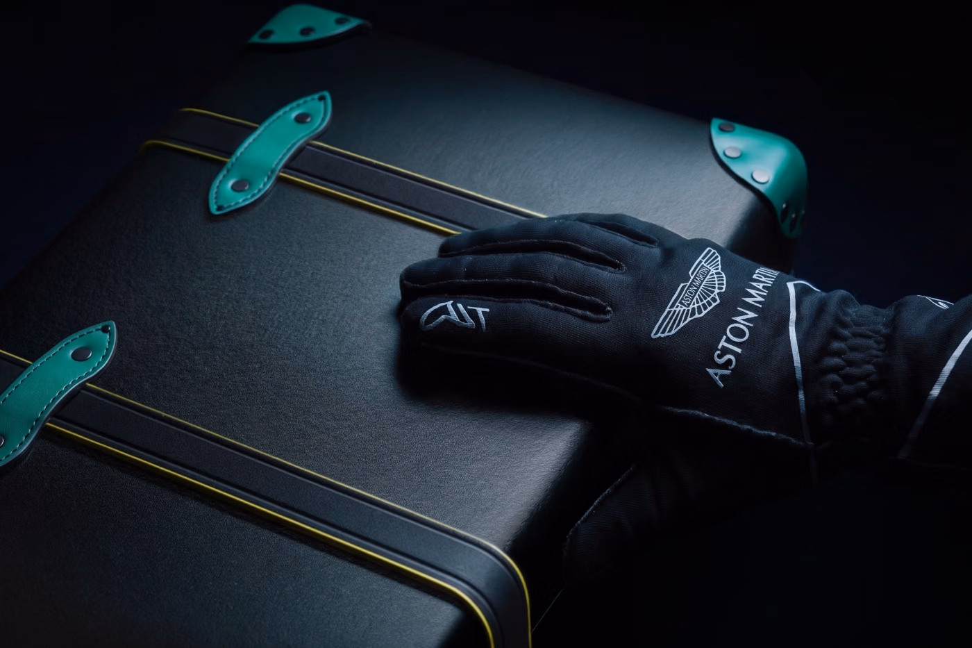 Globe-Trotter x Aston Martin Aramco F1 : l’élégance britannique prend la direction des circuits