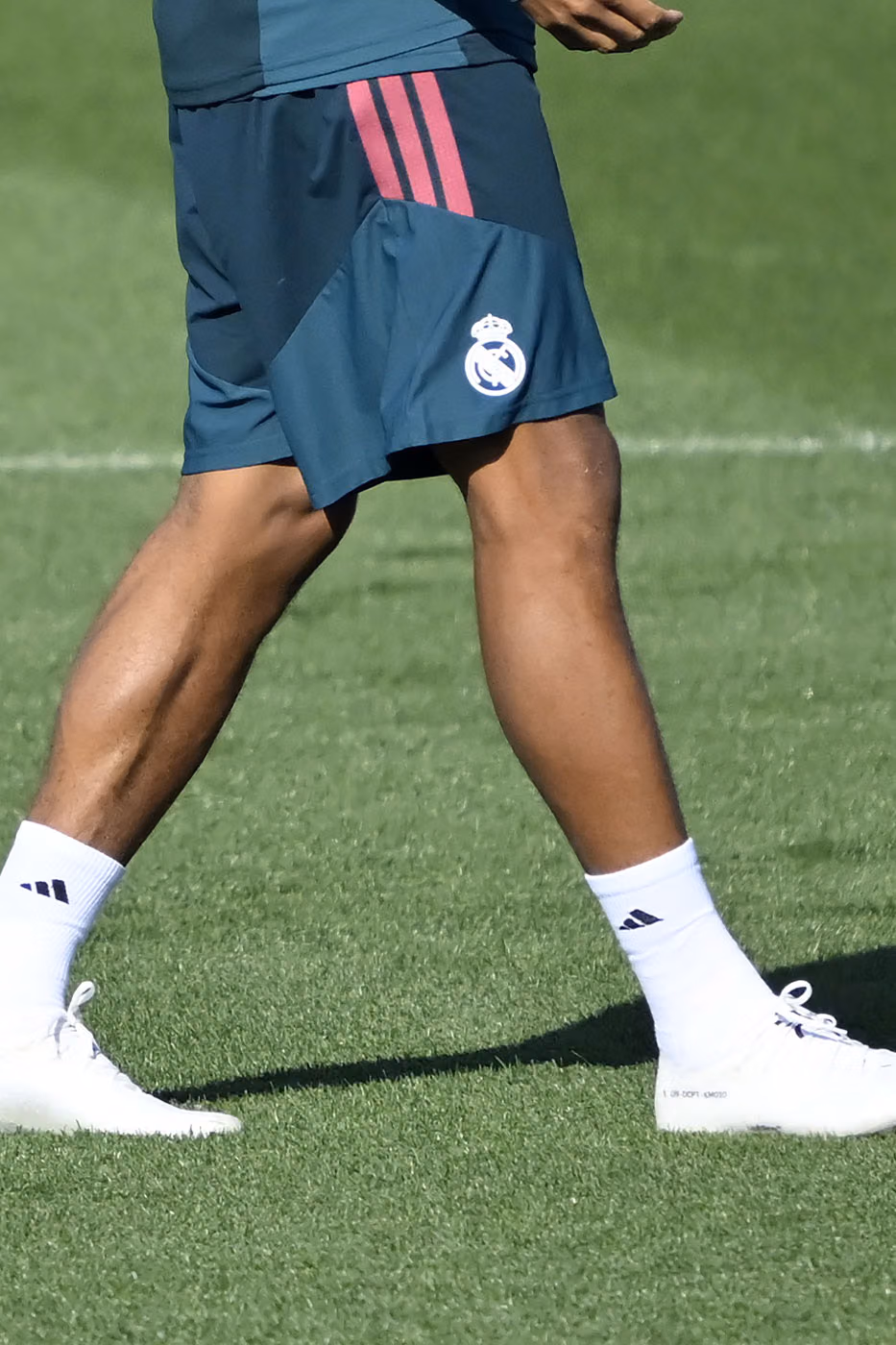 Kylian Mbappé dévoile la toute première chaussure de football On à l’entraînement avec le Real Madrid