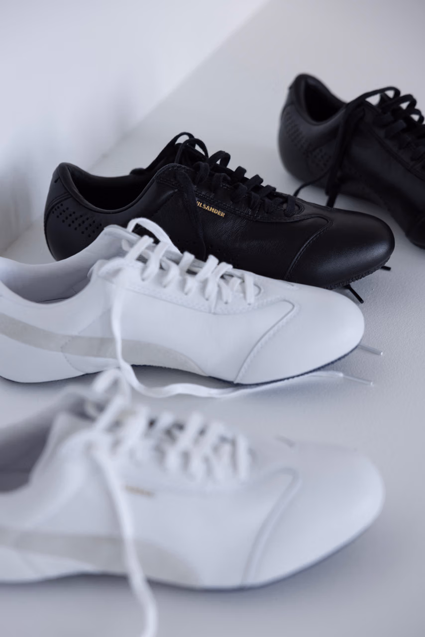 JIL SANDER x PUMA : LA SPEEDCAT ET LA SUEDE PASSENT À L’ESSENTIEL POUR SS27