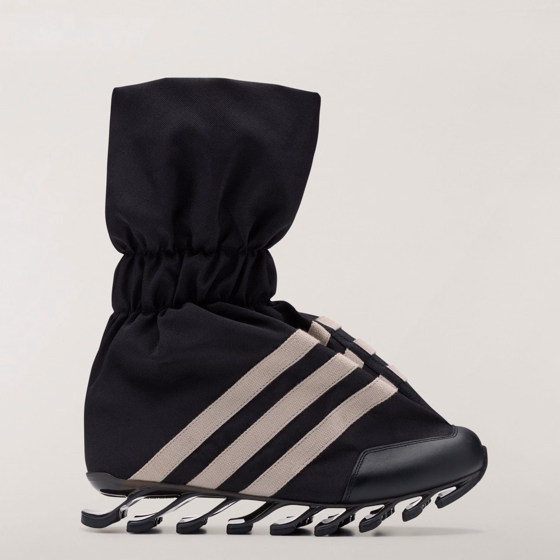 RICK OWENS x ADIDAS SPRINGBLADE : LA TECHNOLOGIE RUNNING DES ANNÉES 2010 FAIT SON RETOUR