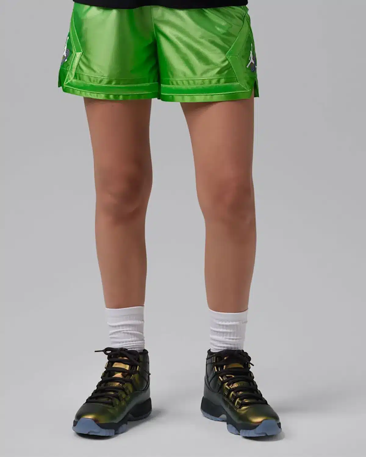 AIR JORDAN 11 « SPACE JAM » : UN COLORIS IRIDESCENT EXCLUSIF AUX FEMMES POUR LES 30 ANS DU FILM, photo 3