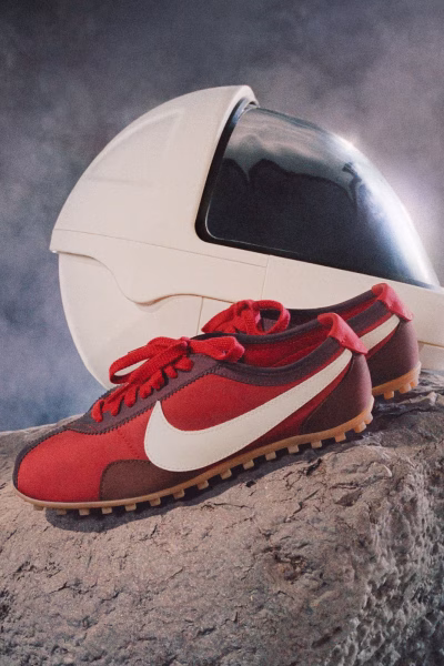 LISA x NIKE MOON SHOE : L’ICÔNE DE BLACKPINK ACCOMPAGNE LE RETOUR D’UNE DES PLUS ANCIENNES SNEAKERS DE NIKE, photo 2